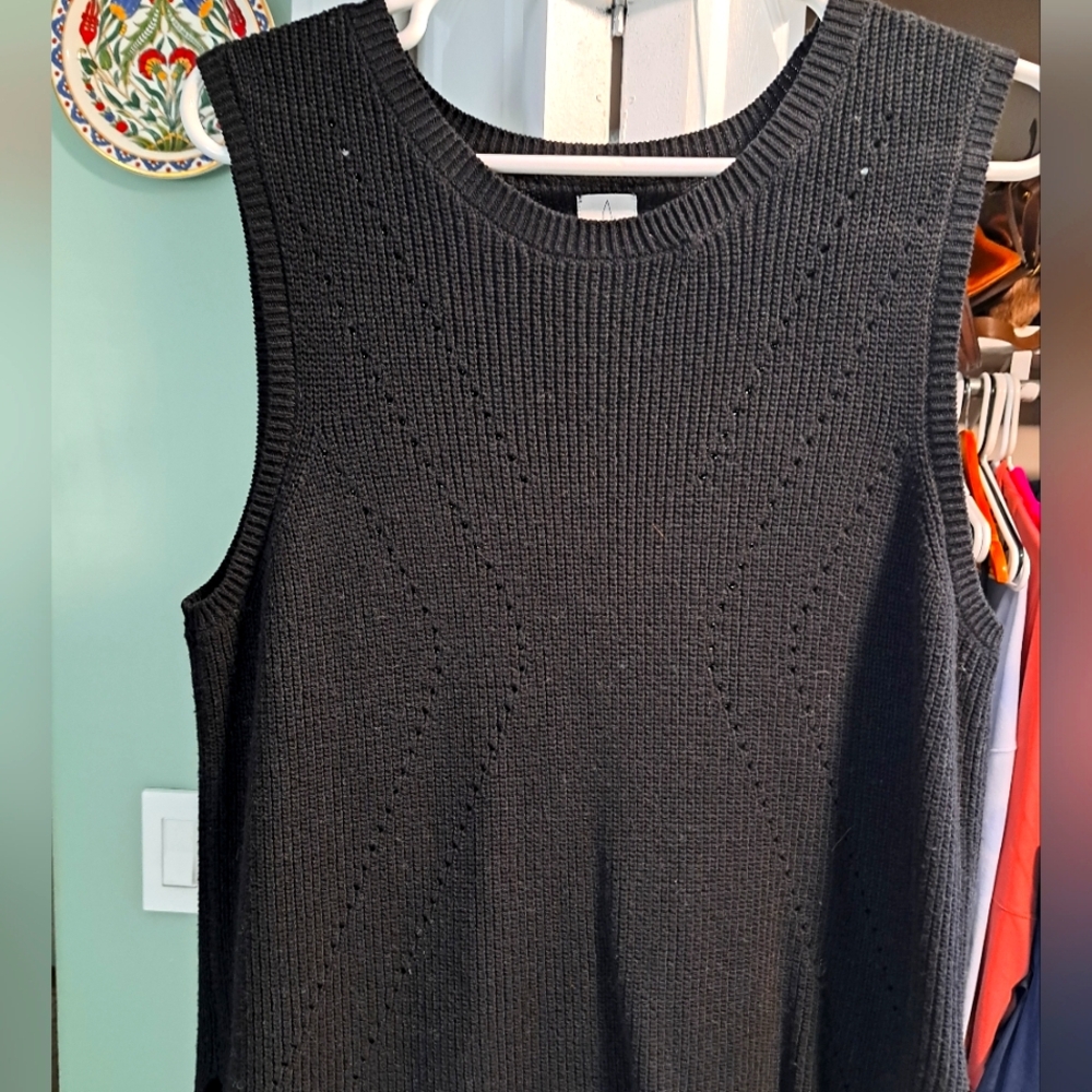 Black Sleeveless Knit Top